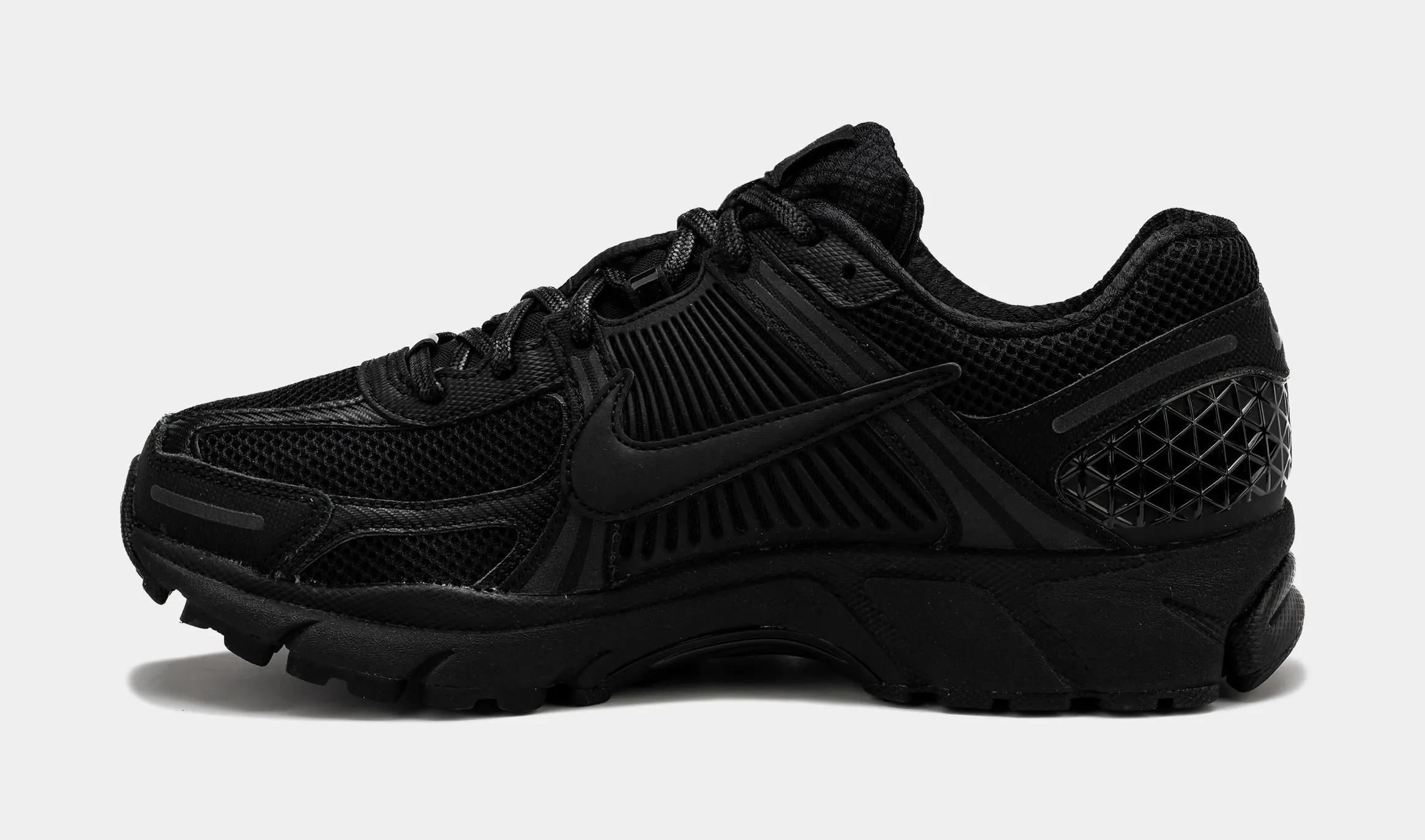 Zoom Vomero 5 Triple Black Mens Running Shoes (Black)